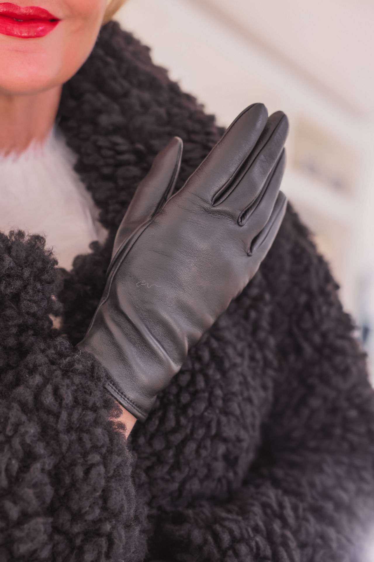 stylish, high-quality, affordable cashmere, Affordable cozy gifts, cozy gifts for her, gifts for the homebody, gifts for women that have everything, Erin Busbee, Busbee Style, Fashion Over 40, Telluride, CO, cashmere gloves from Macy's